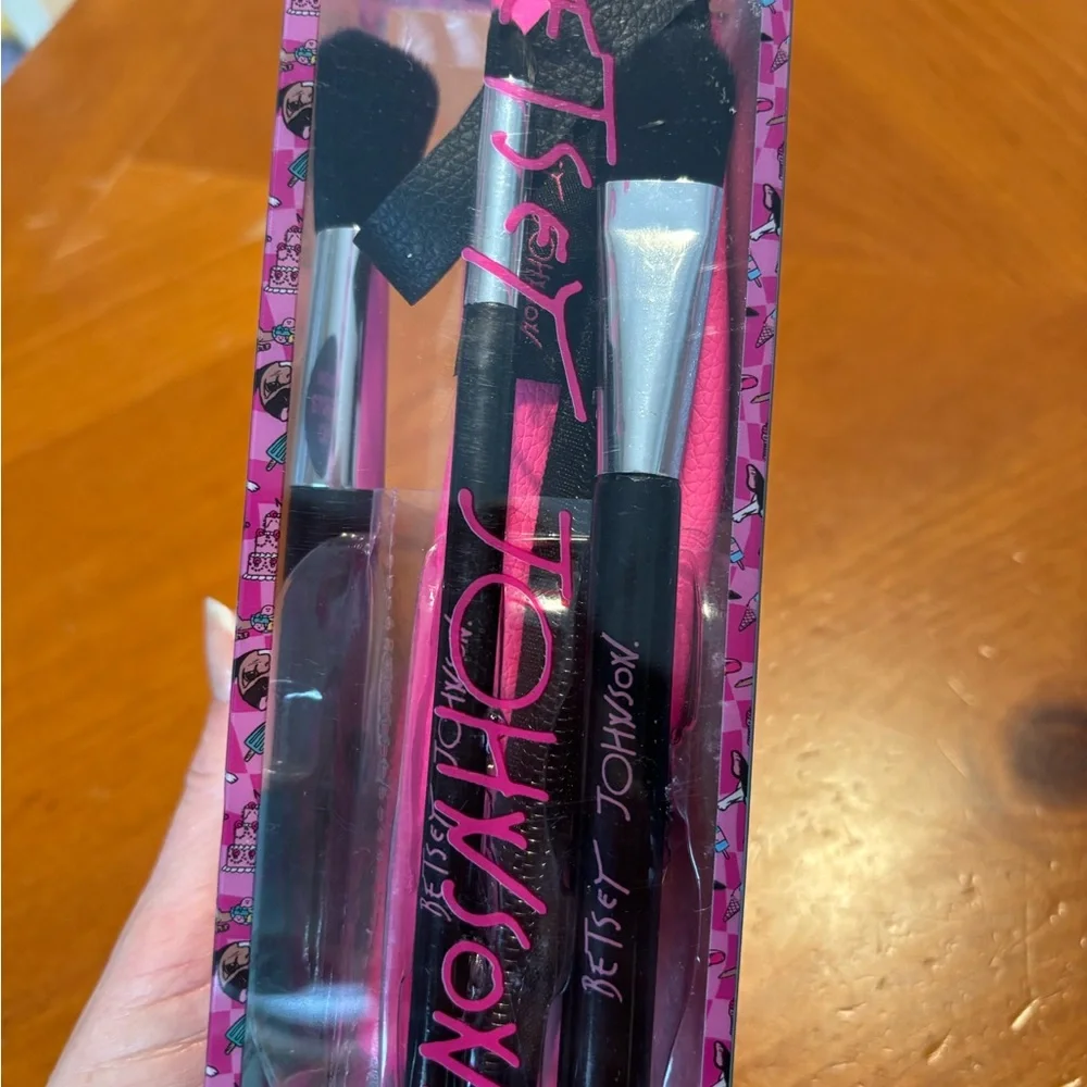 Betsey Johnson 4pc Cosmetic Brush Kit with Case